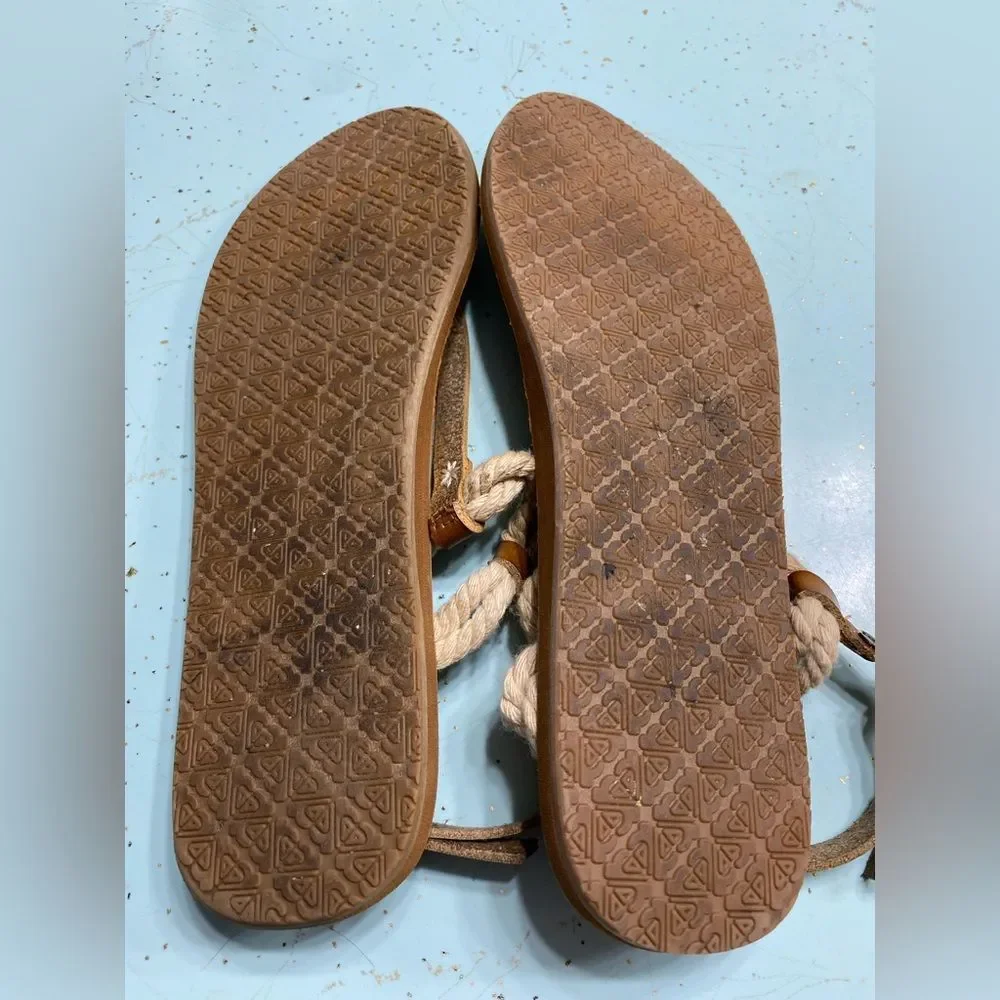Roxy sandals size 7.5